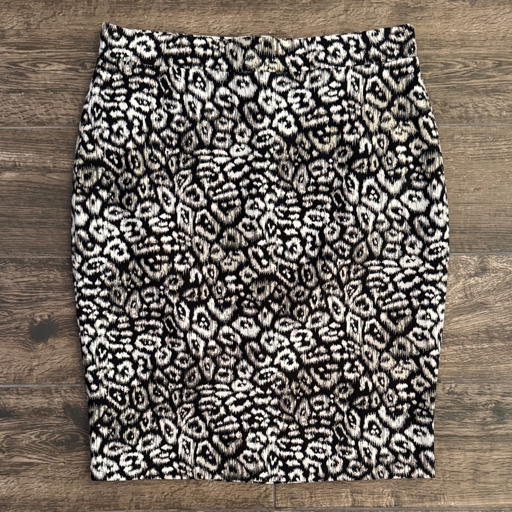Ann Taylor Black and Beige Print Pencil Skirt